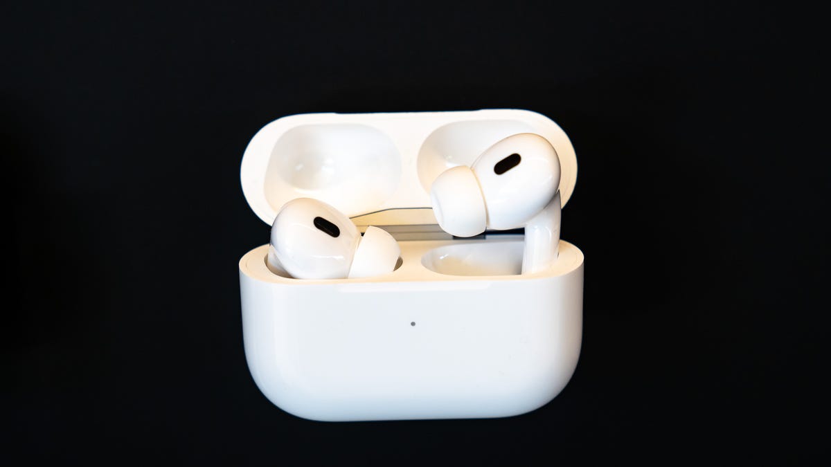 our-favorite-airpods-model’s-price-just-dropped-even-lower-for-black-friday