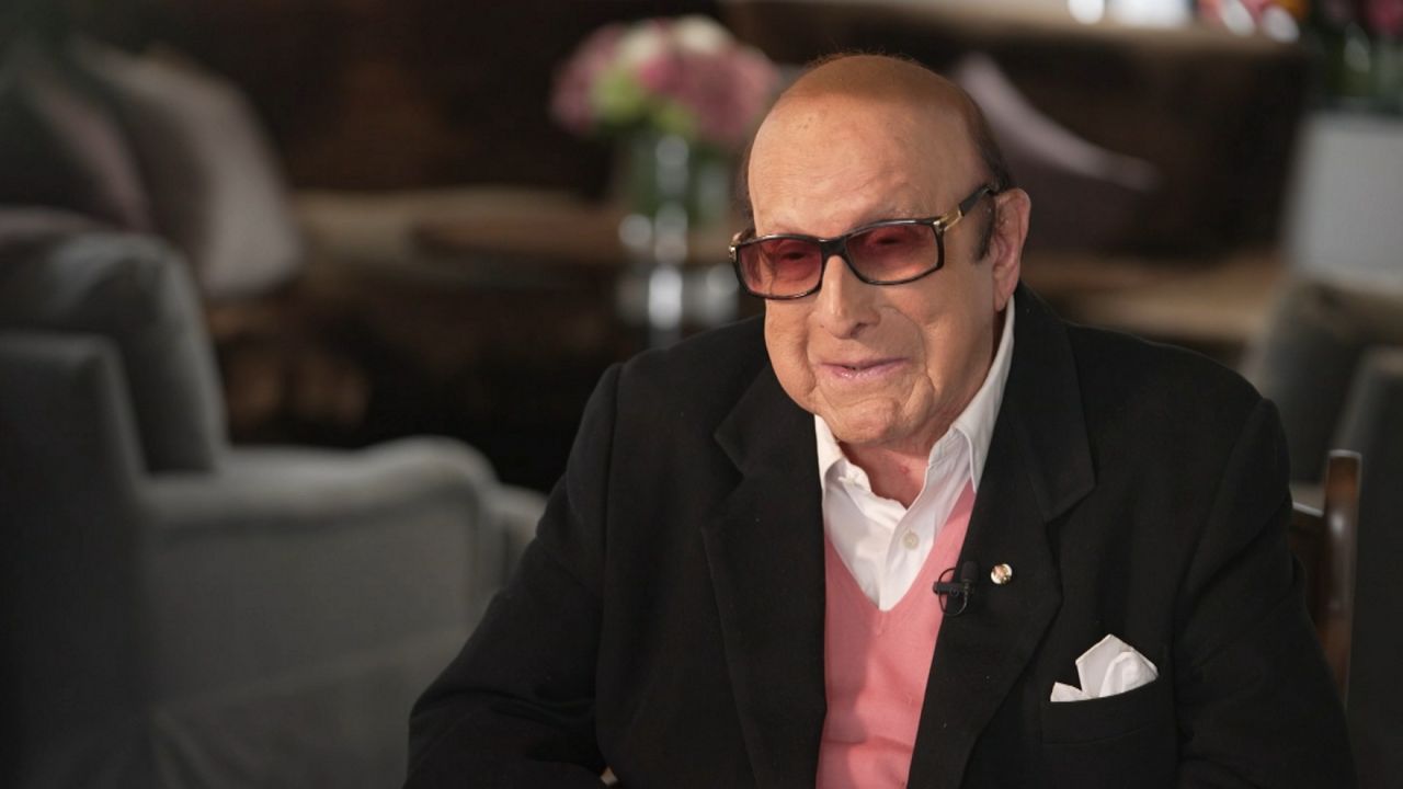 clive-davis-talks-making-hits-with-bruce-springsteen,-barry-manilow-and-more