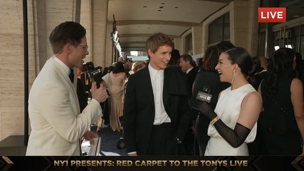 ny1’s-red-carpet-to-the-tonys-live-special-with-frank-dilella,-part-4:-eddie-redmayne,-kelli-o’hara,-amy-ryan