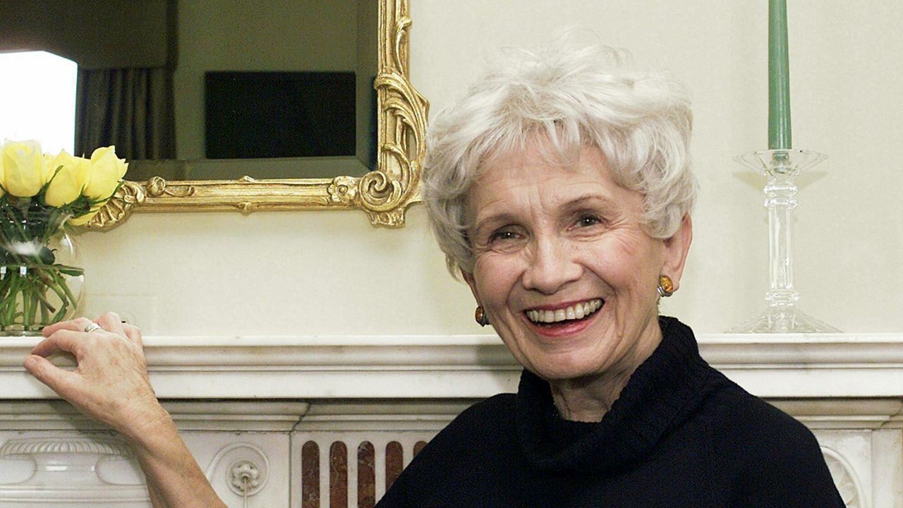 alice-munro,-nobel-literature-winner-revered-as-short-story-master,-dead-at-92
