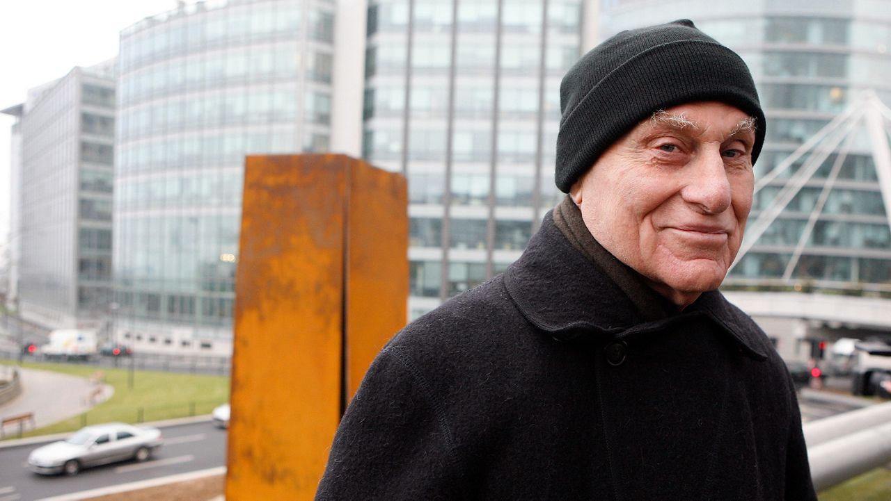 famed-american-sculptor-richard-serra,-the-‘poet-of-iron,’-has-died-at-85