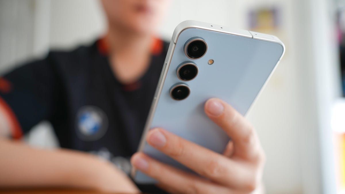 this-samsung-phone-is-the-model-most-people-should-buy-(and-it’s-not-a-flagship)