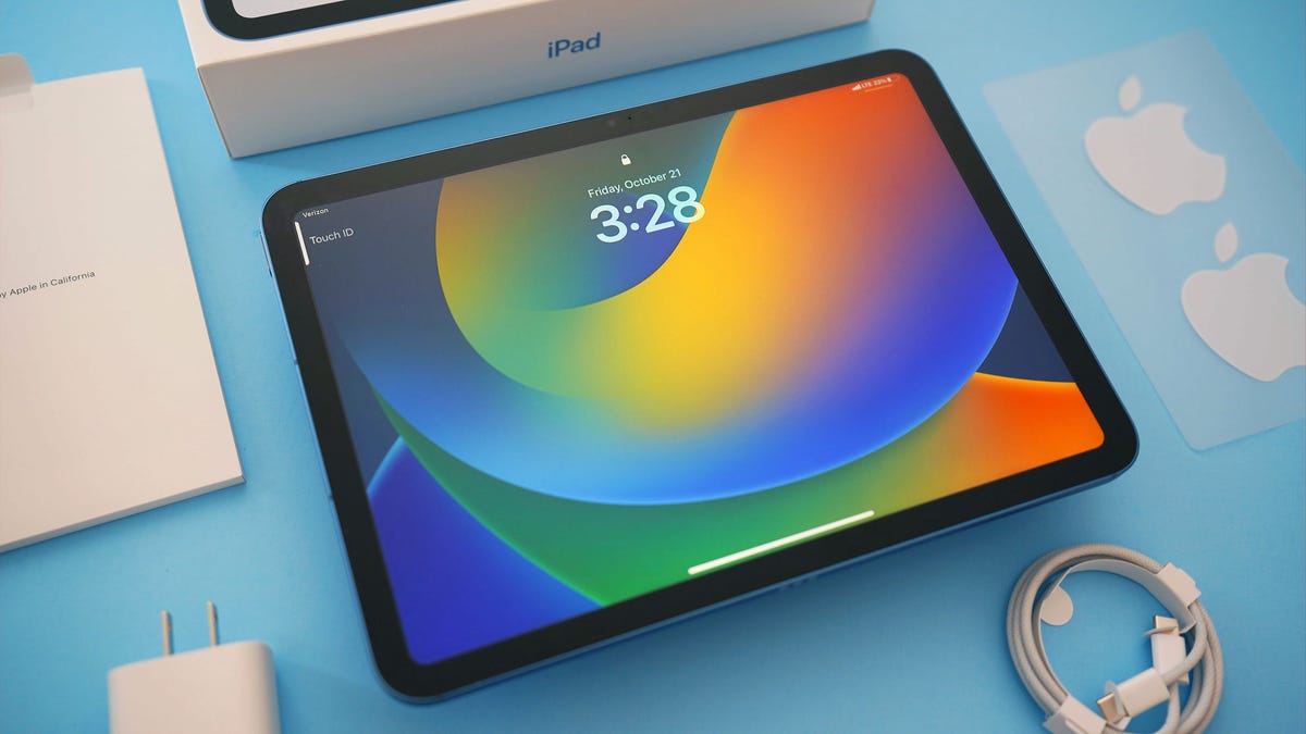 apple’s-ipad-10th-gen-is-$70-off-at-walmart-ahead-of-the-holiday-shopping-rush