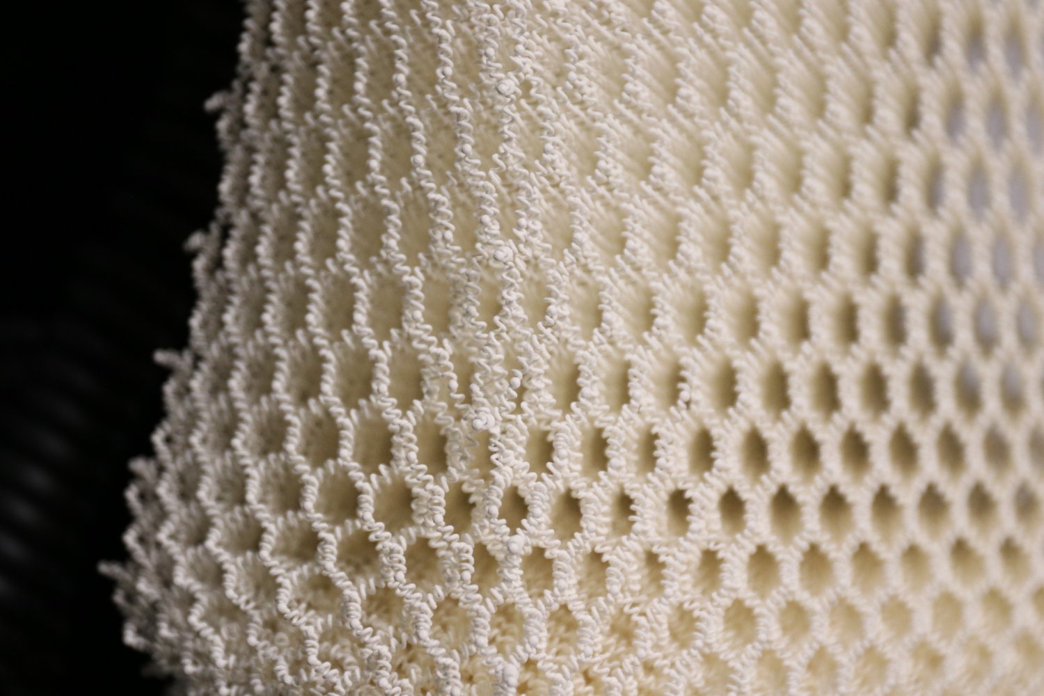 new-general-law-governs-fracture-energy-of-networks-across-materials-and-length-scales