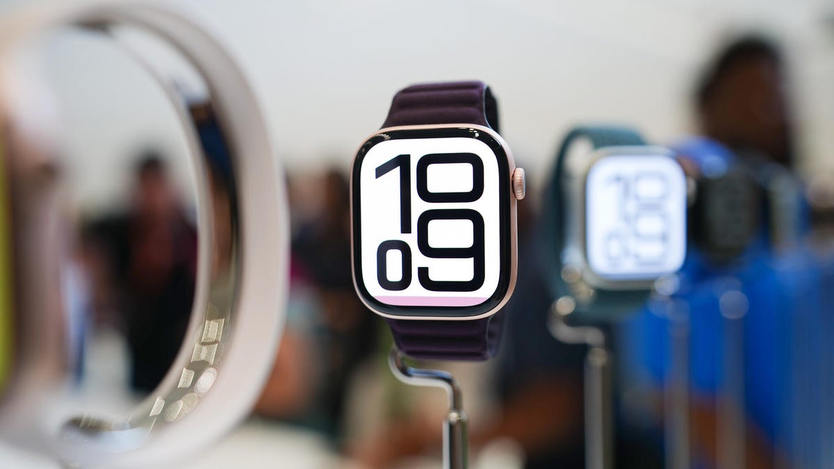 the-newest-apple-watch-series-10-is-$70-off-at-major-retailers-right-now