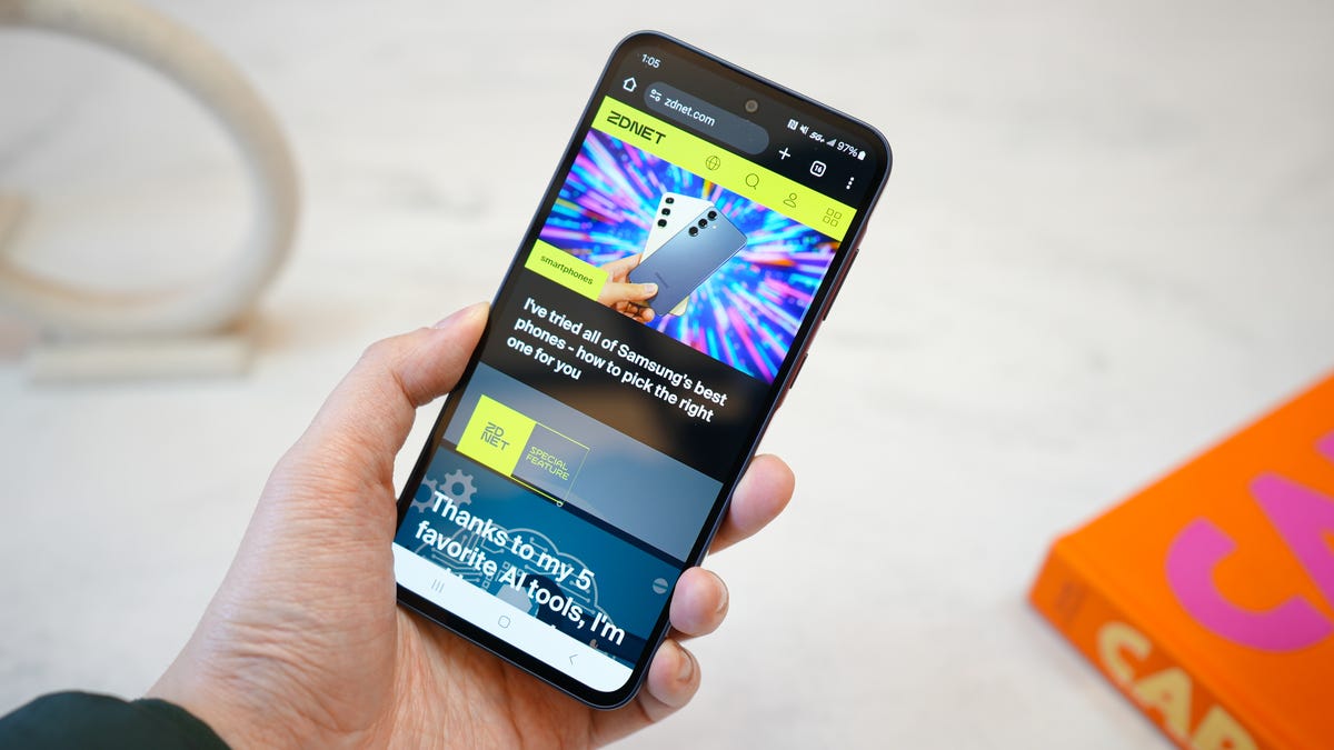 this-$300-samsung-phone-looks-as-good-as-the-galaxy-s25-–-at-a-fraction-of-the-price