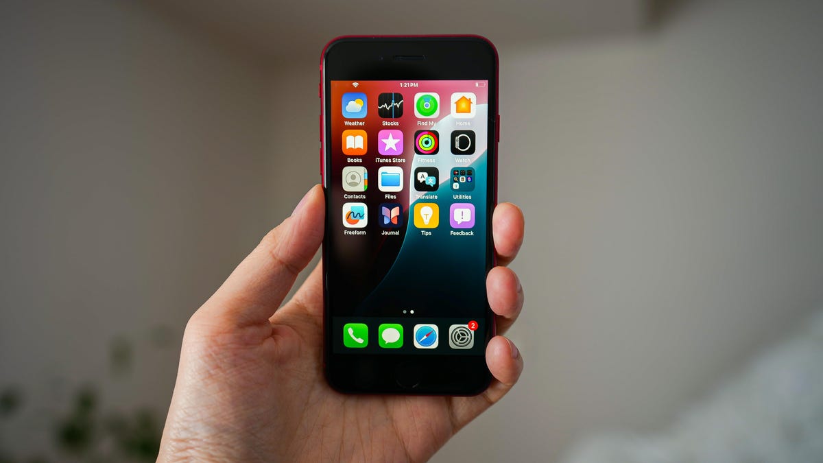 is-this-the-new-iphone-se?-leaked-images-reveal-major-changes-coming-in-2025