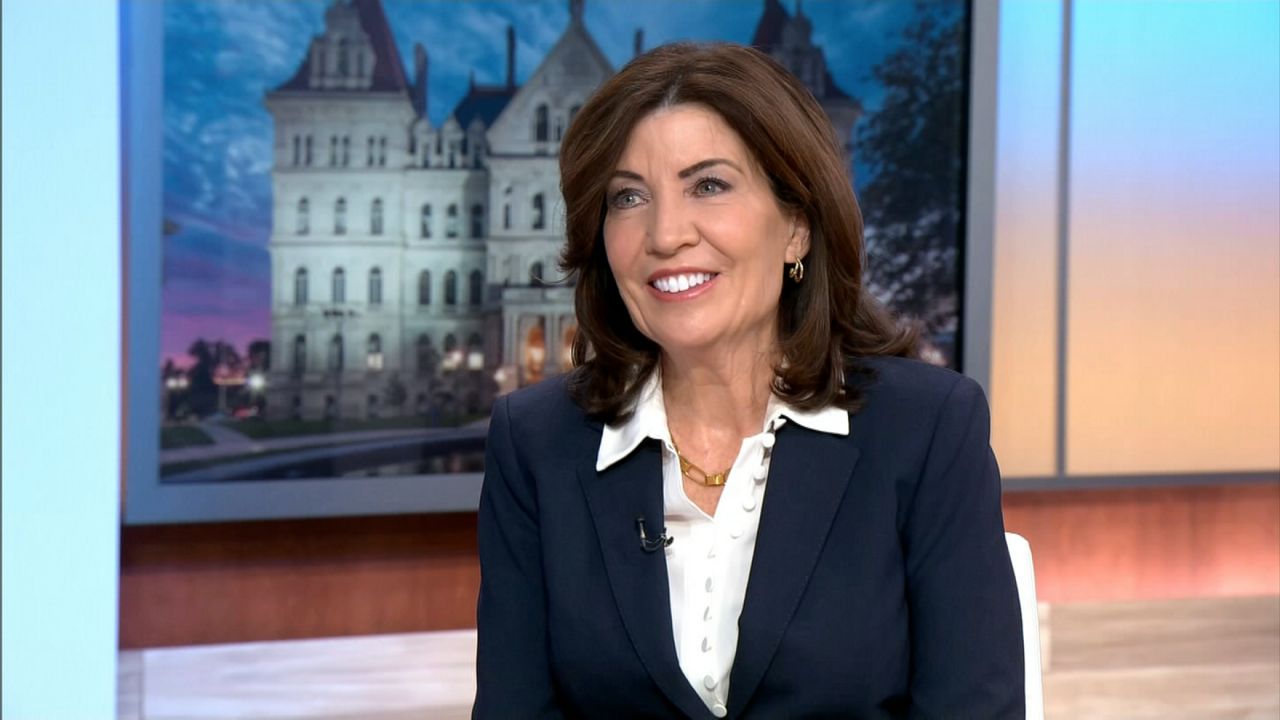 exclusive:-hochul-pushes-cellphone-ban,-stands-by-congestion-pricing