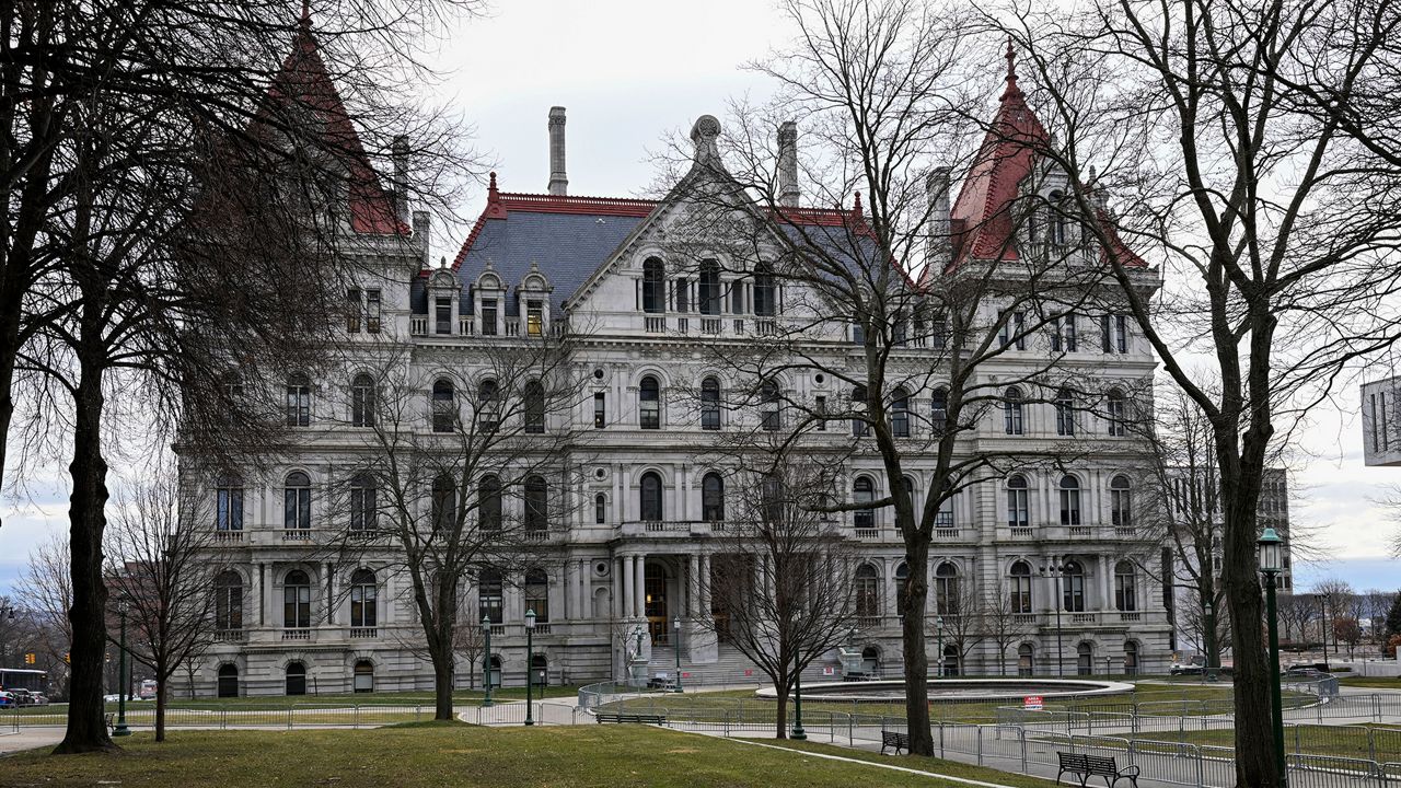 state-lawmakers-hesitant-to-give-hochul-green-light-on-mental-health-priorities