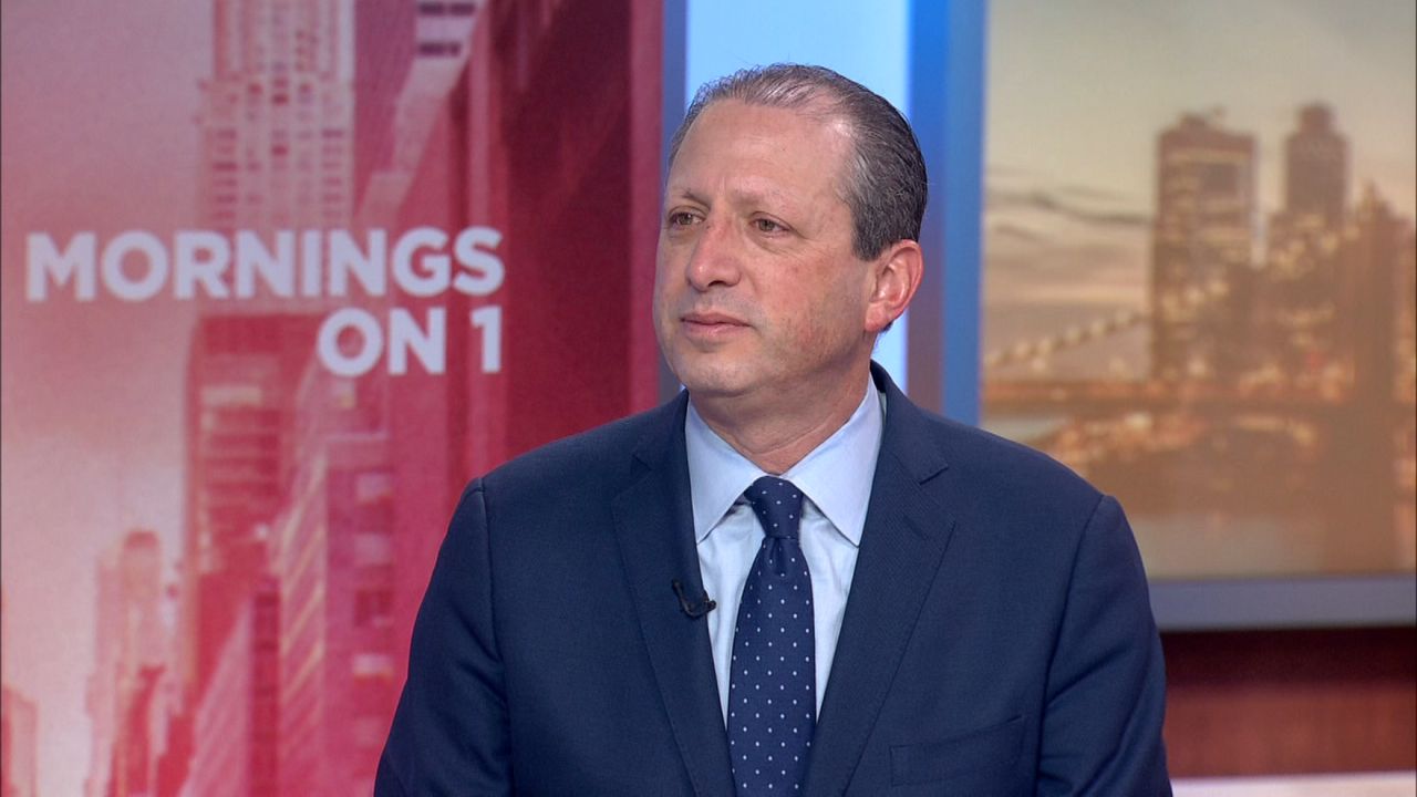 lander-backs-plan-to-rein-in-mayor-adams