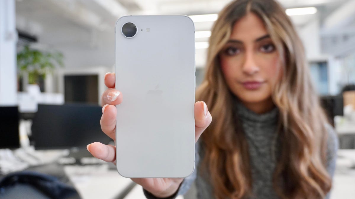 the-free-iphone-16e-deal-at-visible-is-still-available.-here’s-how-to-claim-yours