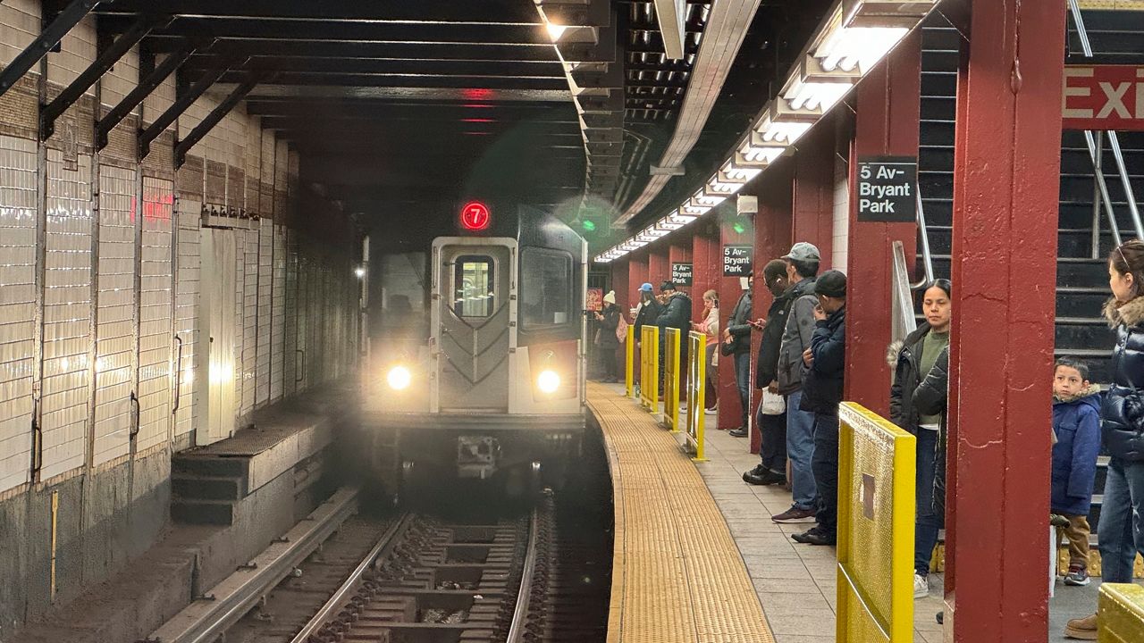 us.-transportation-secretary-threatens-to-pull-mta-funding-over-crime