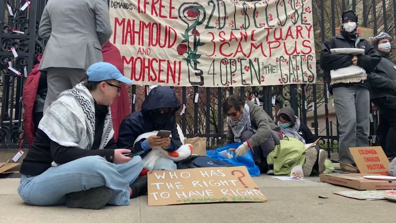 pro-palestinian-protesters-chain-themselves-to-columbia-main-gates