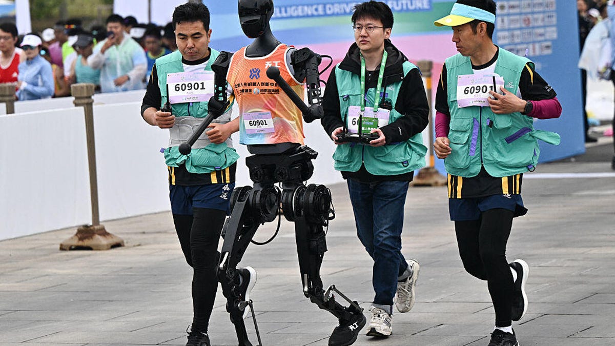 this-video-of-humanoid-robots-running-a-half-marathon-is-amazing,-hilarious,-and-a-little-creepy