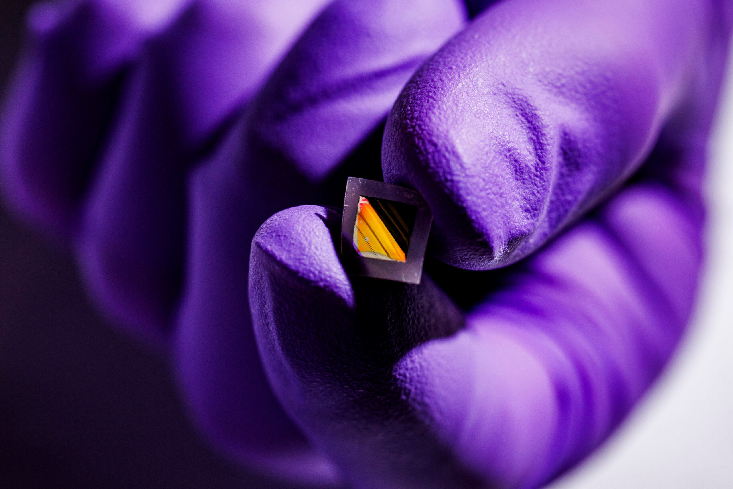 new-electronic-“skin”-could-enable-lightweight-night-vision-glasses