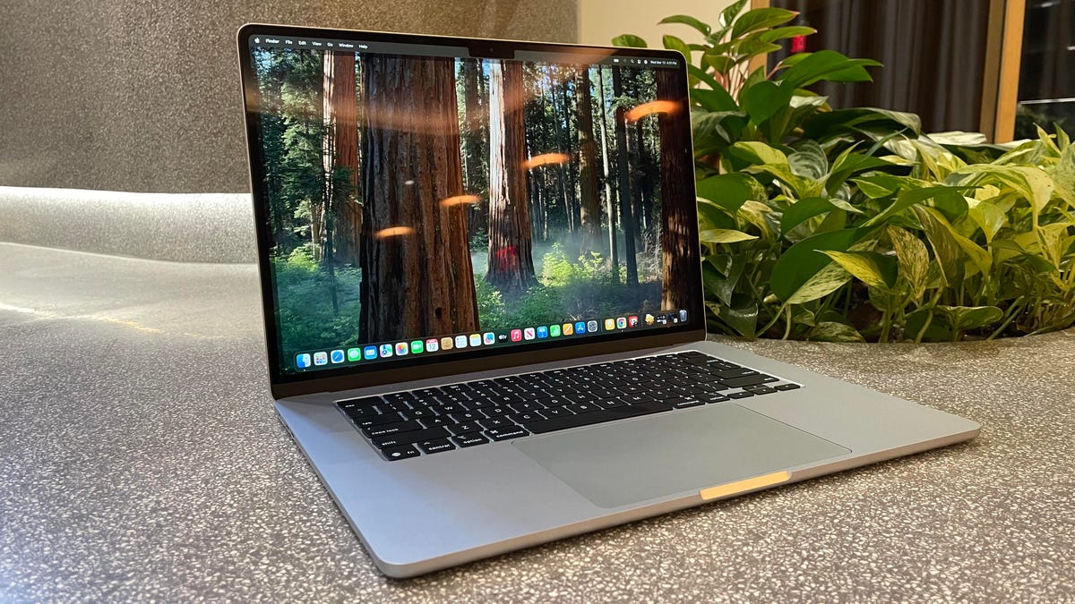 i-swapped-my-thinkpad-for-a-macbook-air-m4,-and-it’s-spoiled-work-laptops-for-me
