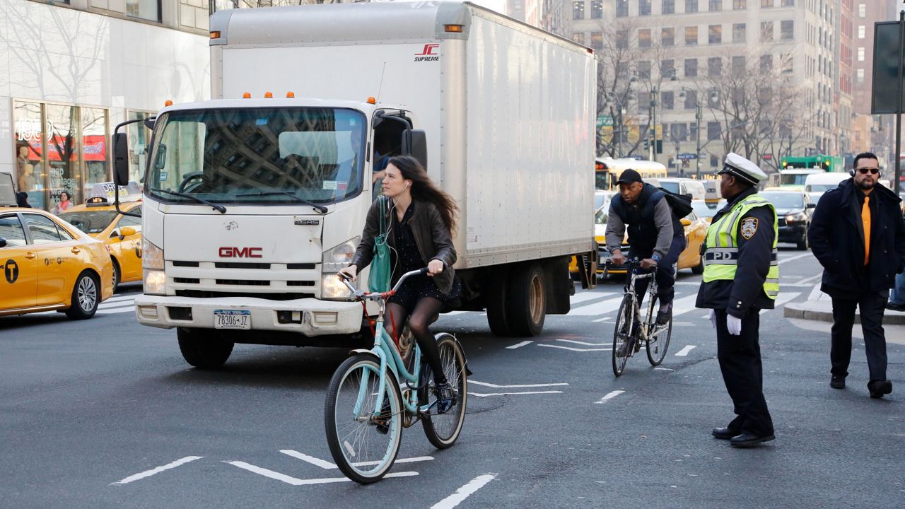 from-bike-lanes-to-busways,-public-space-becomes-a-key-issue-in-mayoral-race
