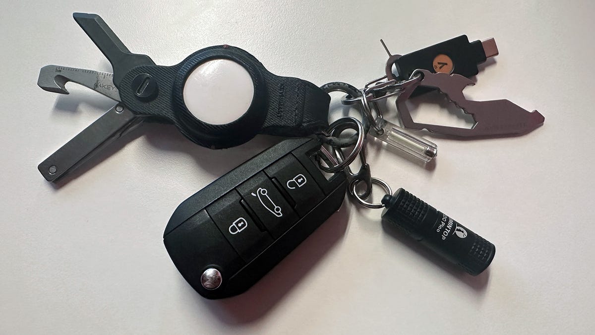 10-tiny-gadgets-i-never-leave-home-without-–-and-airtags-are-not-on-the-list