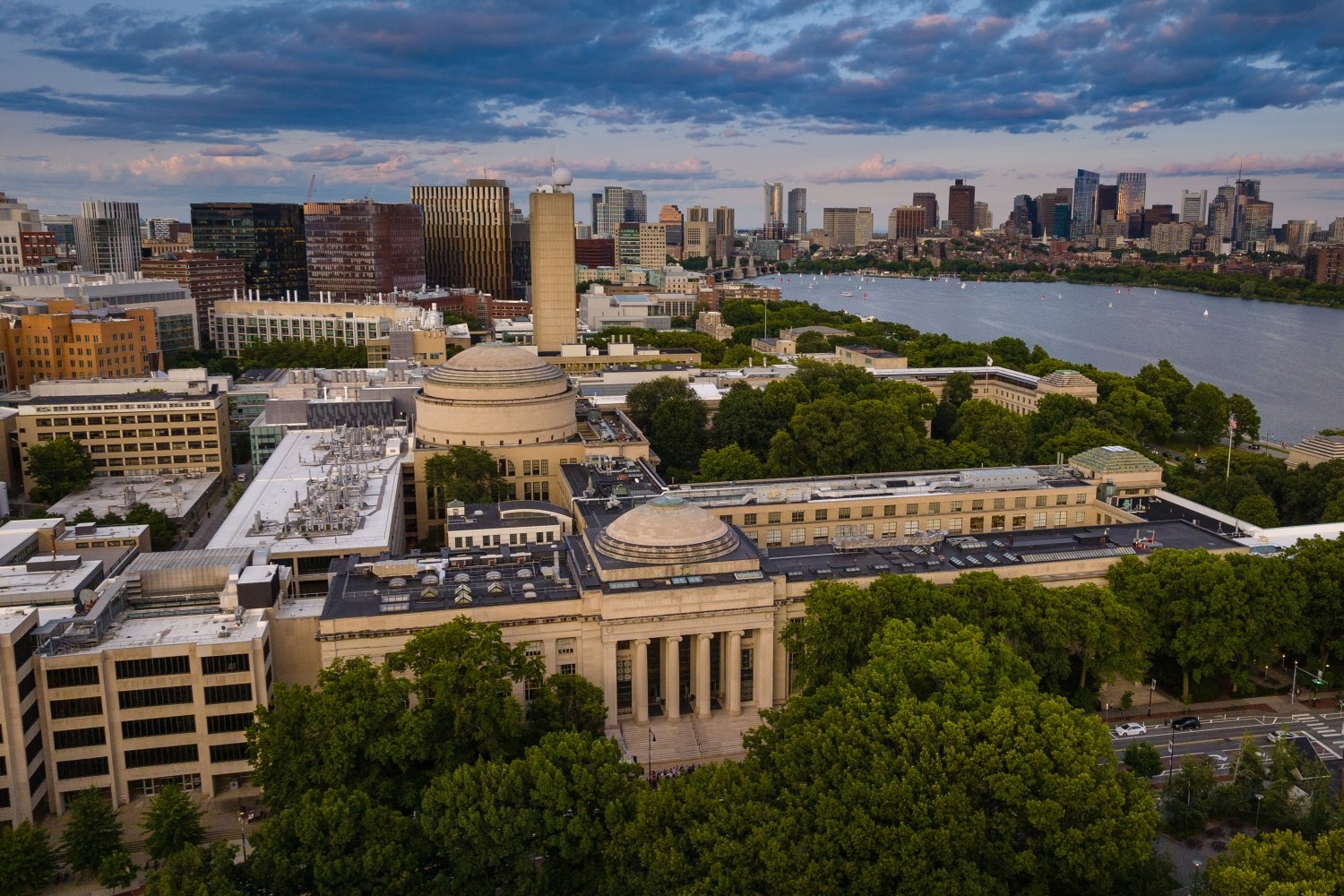 mit-department-of-economics-to-launch-james-m-and-cathleen-d.-stone-center-on-inequality-and-shaping-the-future-of-work