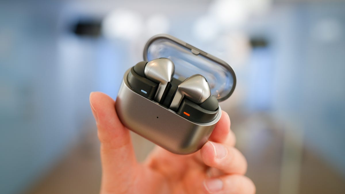 i-love-my-samsung-galaxy-buds-3-pro-–-but-i-wish-i-had-apple-or-google-earbuds-instead.-here’s-why