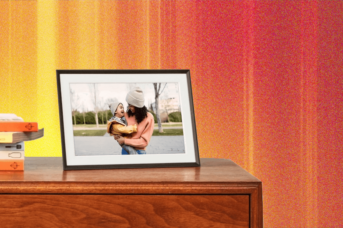 6-best-digital-photo-frames-(2025):-aura,-nixplay,-skylight