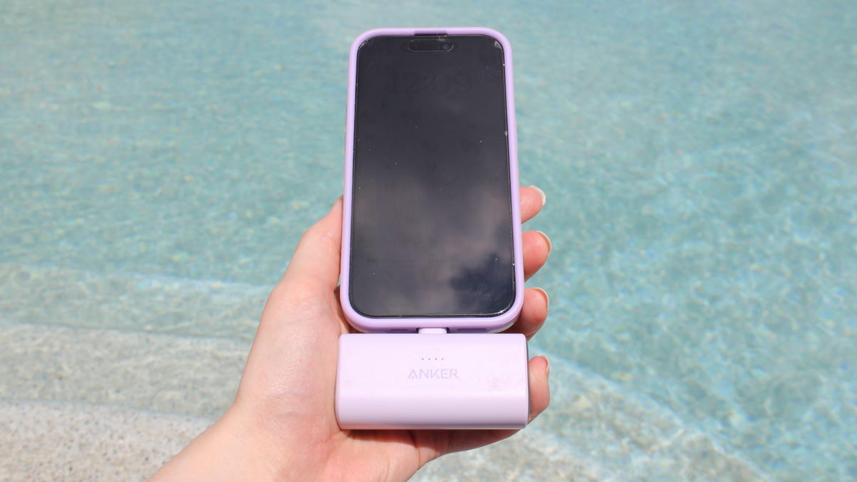 i’ve-used-this-tiny,-affordable-power-bank-for-over-a-year-now-–-here’s-why