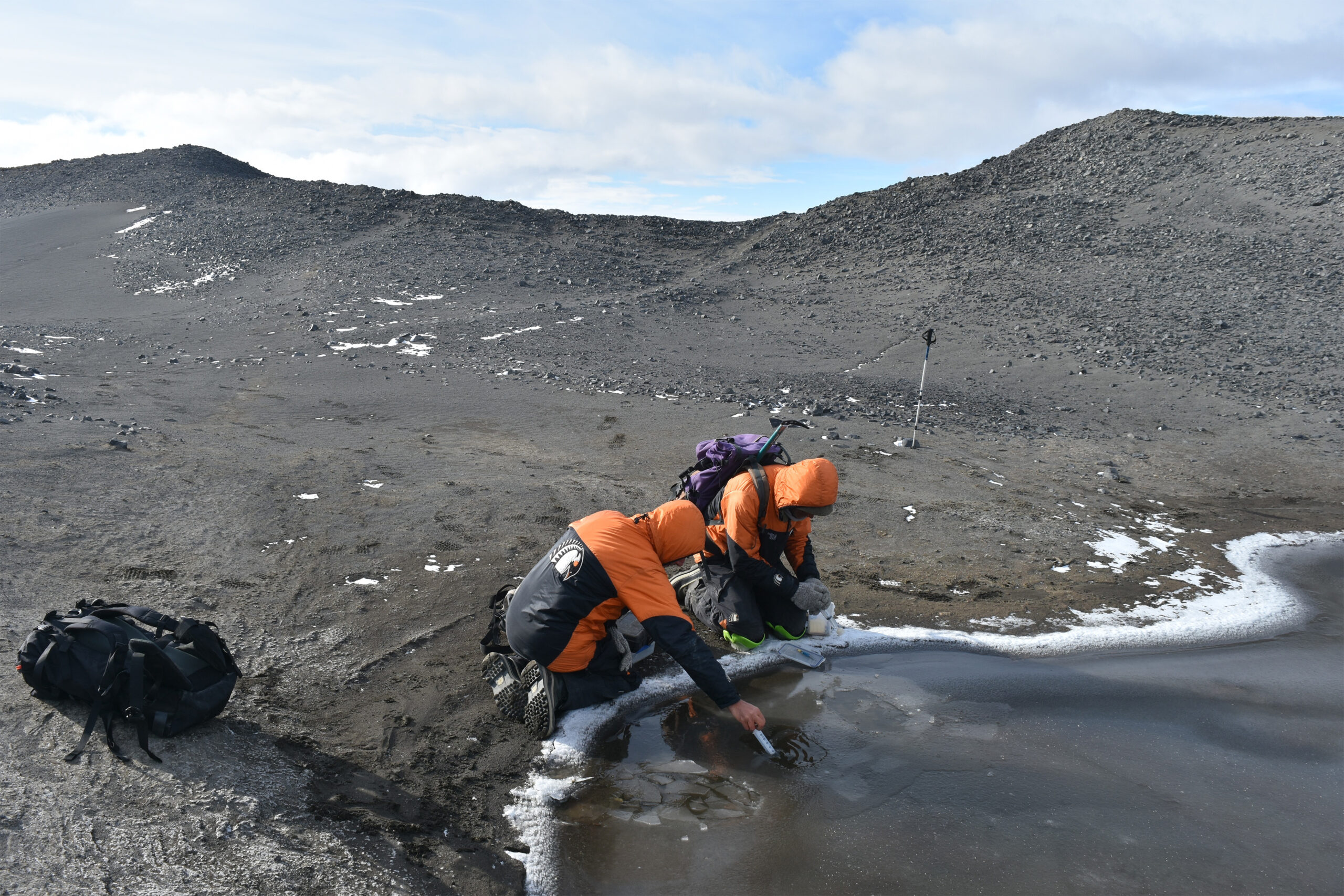 when-earth-iced-over,-early-life-may-have-sheltered-in-meltwater-ponds