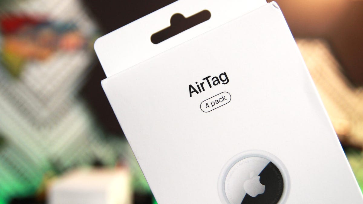 track-all-your-vacation-luggage-with-a-4-pack-of-apple-airtags-on-sale-for-$75