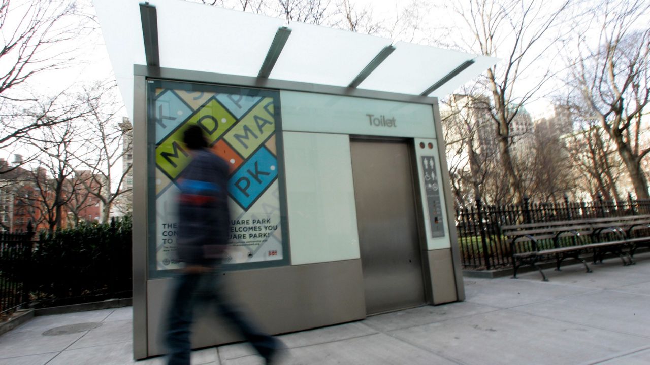 what-to-know-when-you-need-to-go:-how-to-find-a-public-restroom-in-nyc
