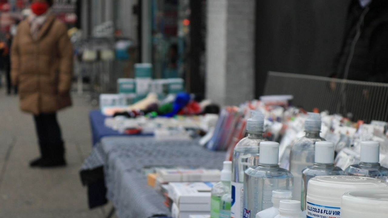 lawmakers-move-to-decriminalize-street-vending-across-new-york-city