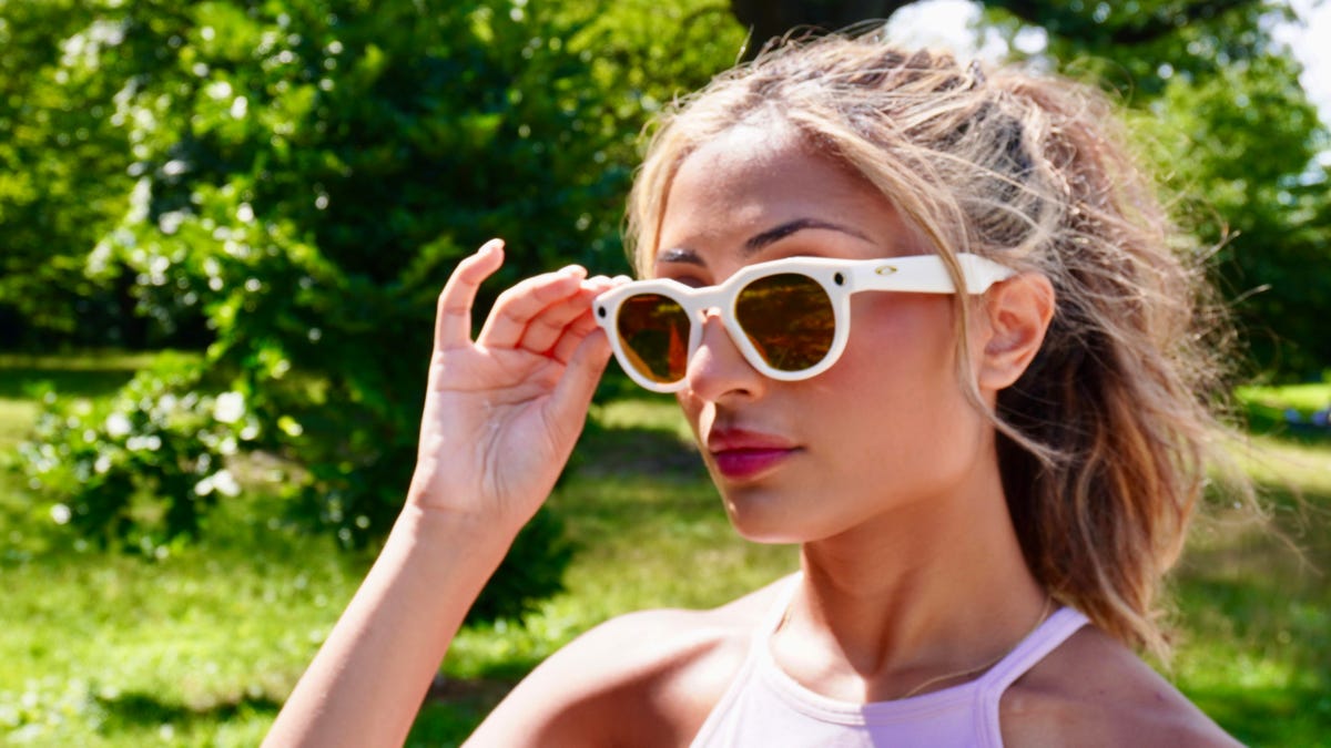 i-took-a-walk-with-meta’s-new-oakley-smart-glasses-–-they-beat-my-ray-bans-in-every-way