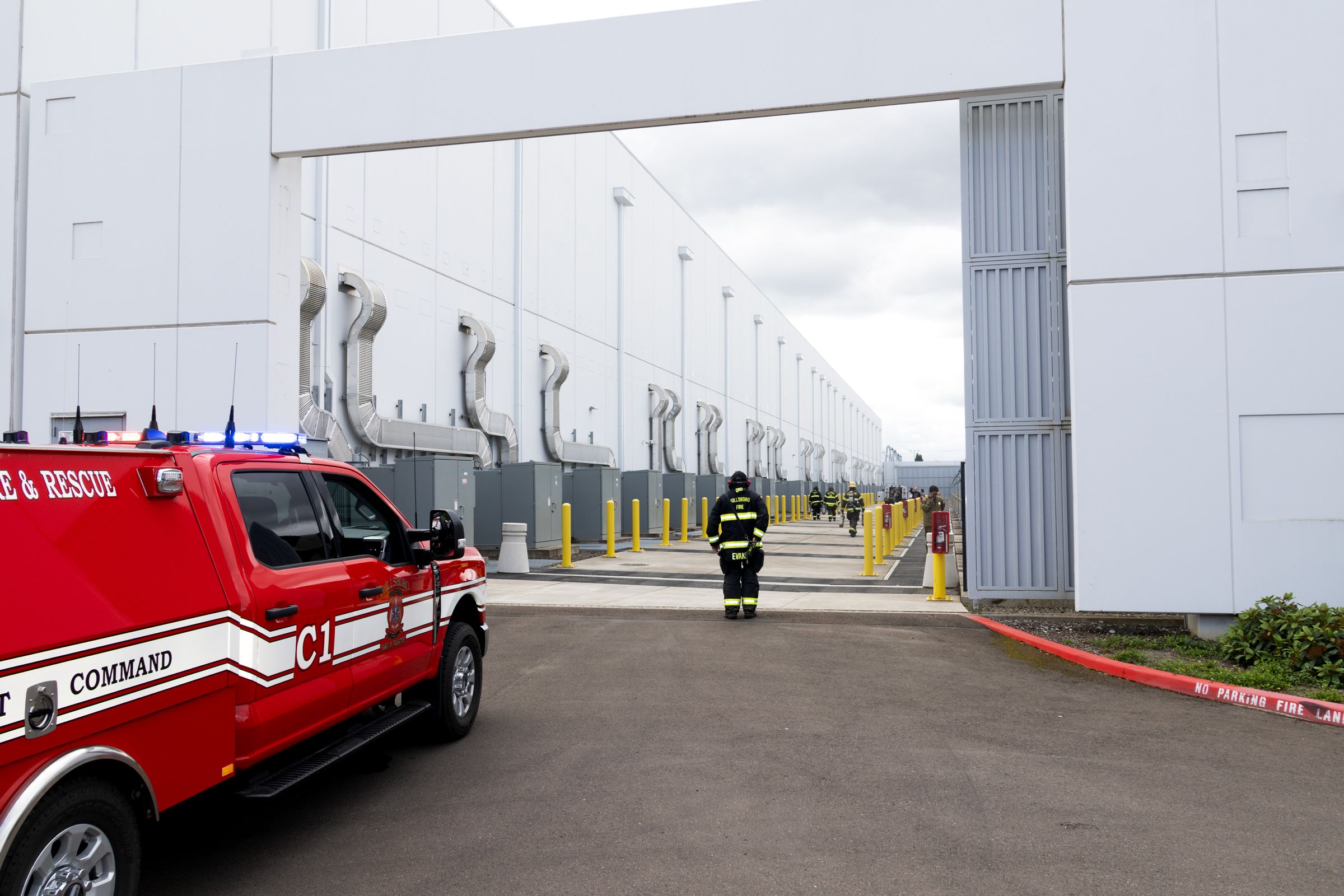 x-data-center-fire-in-oregon-started-inside-power-cabinet,-authorities-say