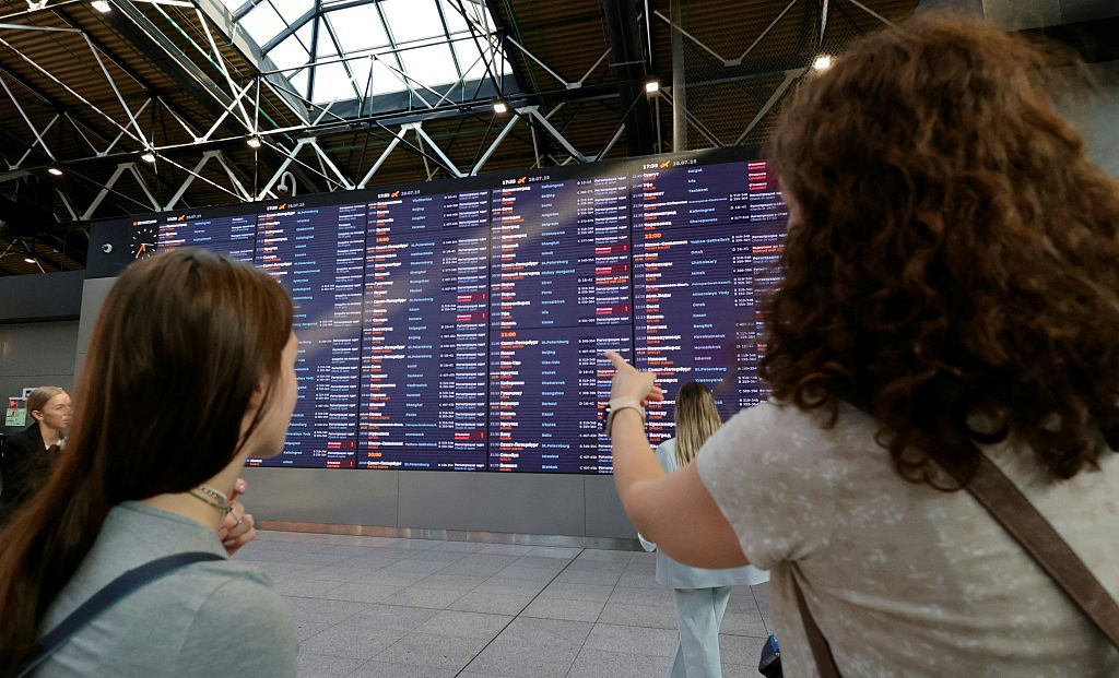 pro-ukrainian-hackers-take-credit-for-attack-that-snarls-russian-flight-travel