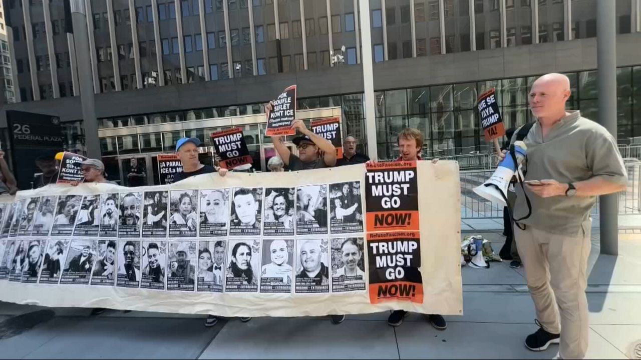 rally-held-after-‘border-czar’-vows-to-‘flood’-city-with-ice-agents