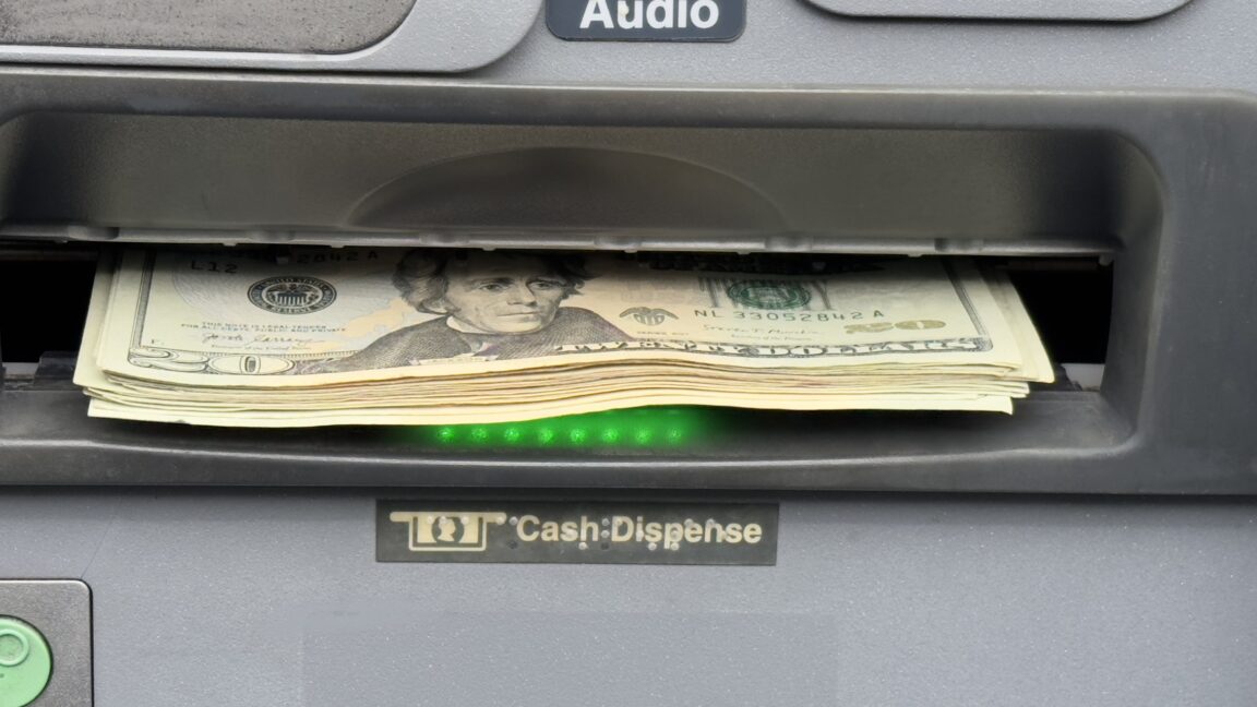 in-search-of-riches,-hackers-plant-4g-enabled-raspberry-pi-in-bank-network