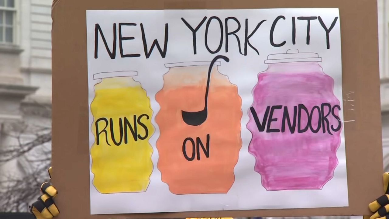 city-council-plans-to-override-mayor’s-veto-of-street-vending-bill
