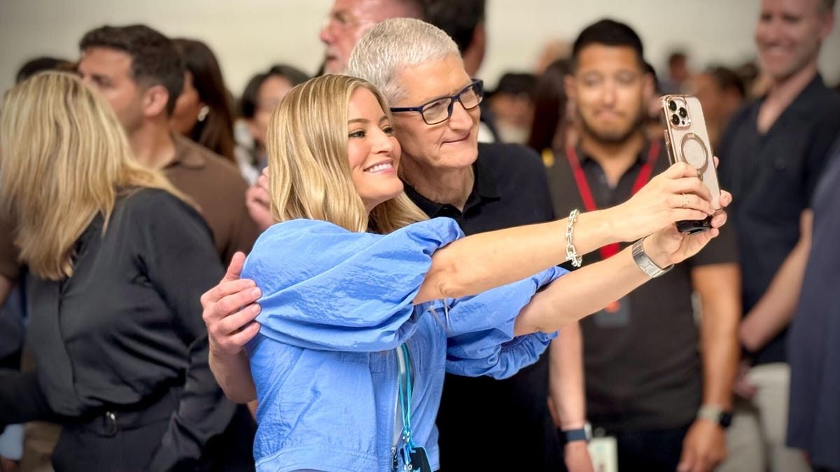 apple’s-iphone-17-will-forever-change-how-we-take-selfies-–-including-on-android-phones