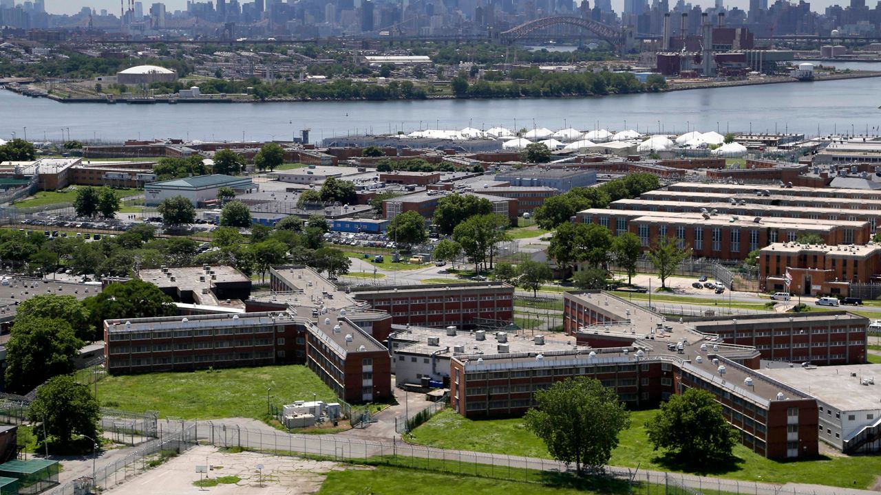 judge-temporarily-pauses-plan-to-bring-ice-onto-rikers-island