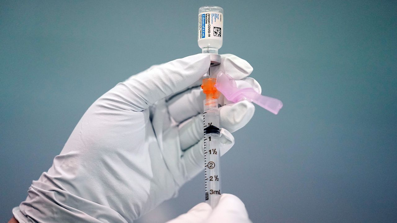 hochul-signs-order-to-expand-covid-vaccine-access-in-new-york-amid-federal-limits