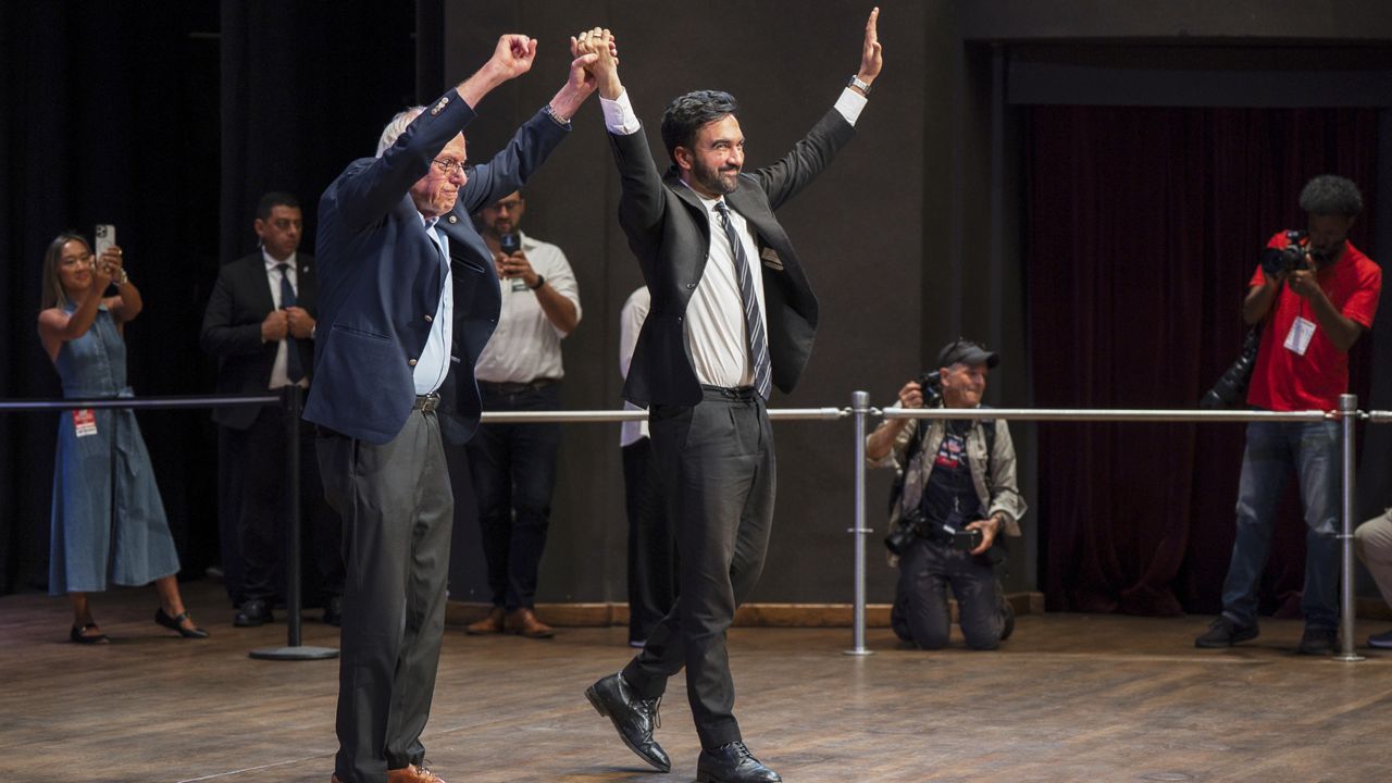 sanders,-mamdani-slam-wealthy,-ny.-democrats-and-trump-at-brooklyn-college