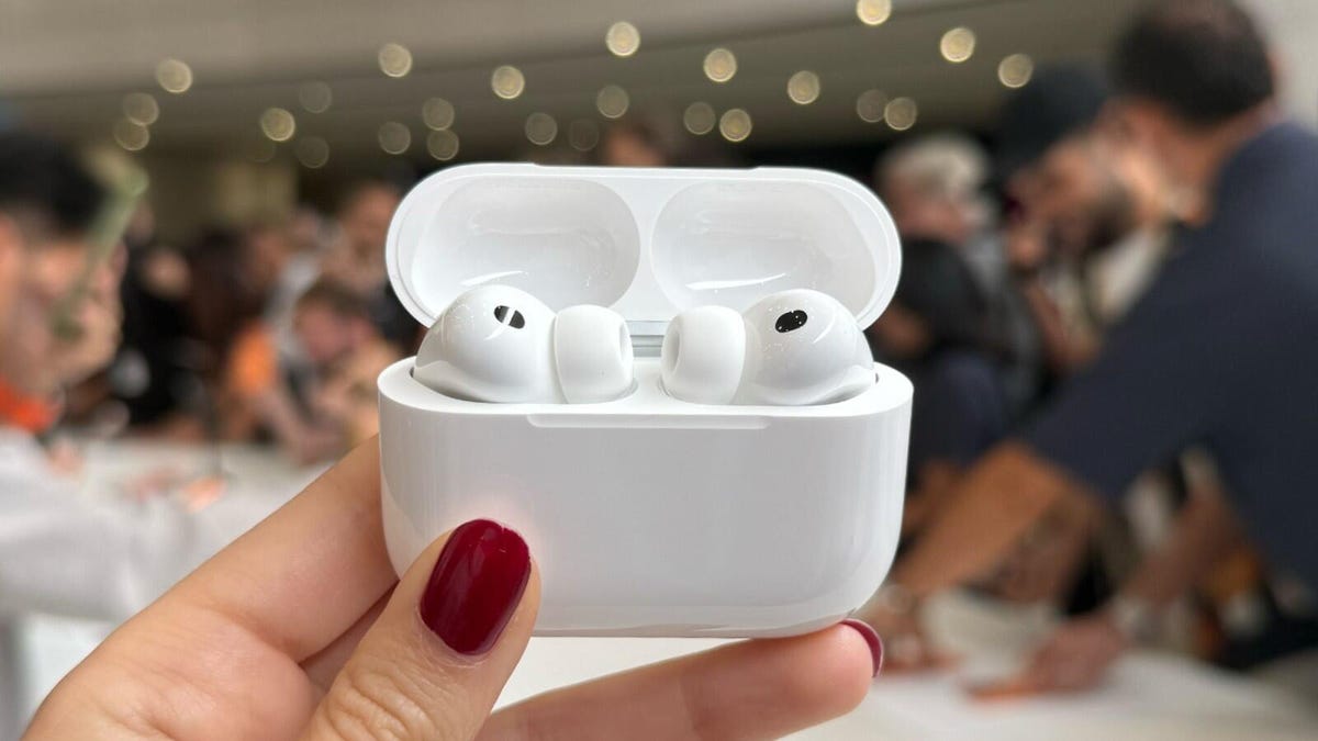 this-new-airpods-pro-feature-makes-me-question-why-i-still-wear-an-apple-watch