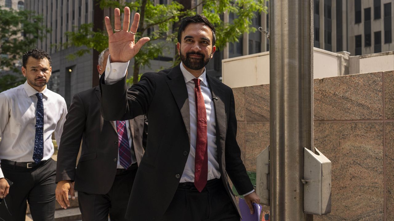 new-poll-again-shows-mamdani-with-double-digit-lead-over-cuomo-in-mayor’s-race