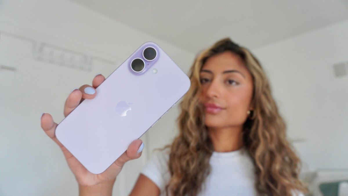 i-tested-the-iphone-17-for-24-hours,-and-i’m-already-questioning-if-i-need-a-pro