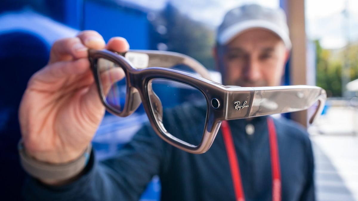 i-tried-the-meta-ray-ban-display-glasses,-and-they-got-me-excited-for-the-post-smartphone-era