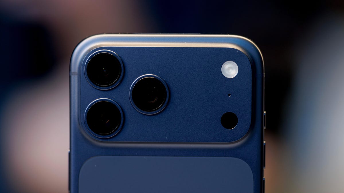 worried-about-your-iphone-17-scratching?-apple-says-don’t-be