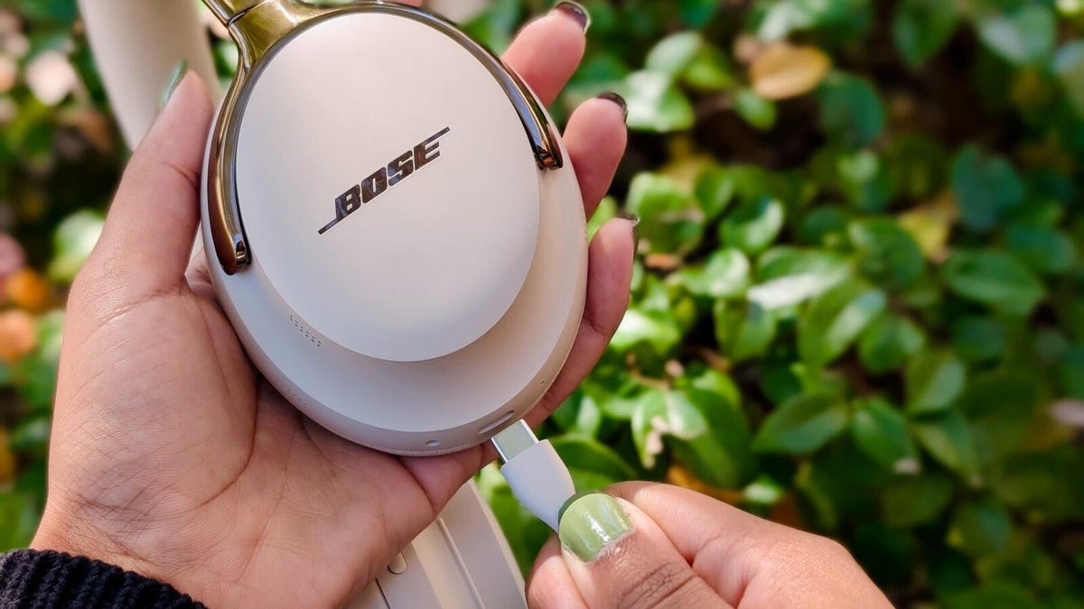 these-bose-headphones-took-my-favorite-airpods-max-battery-feature-–-and-did-it-even-better