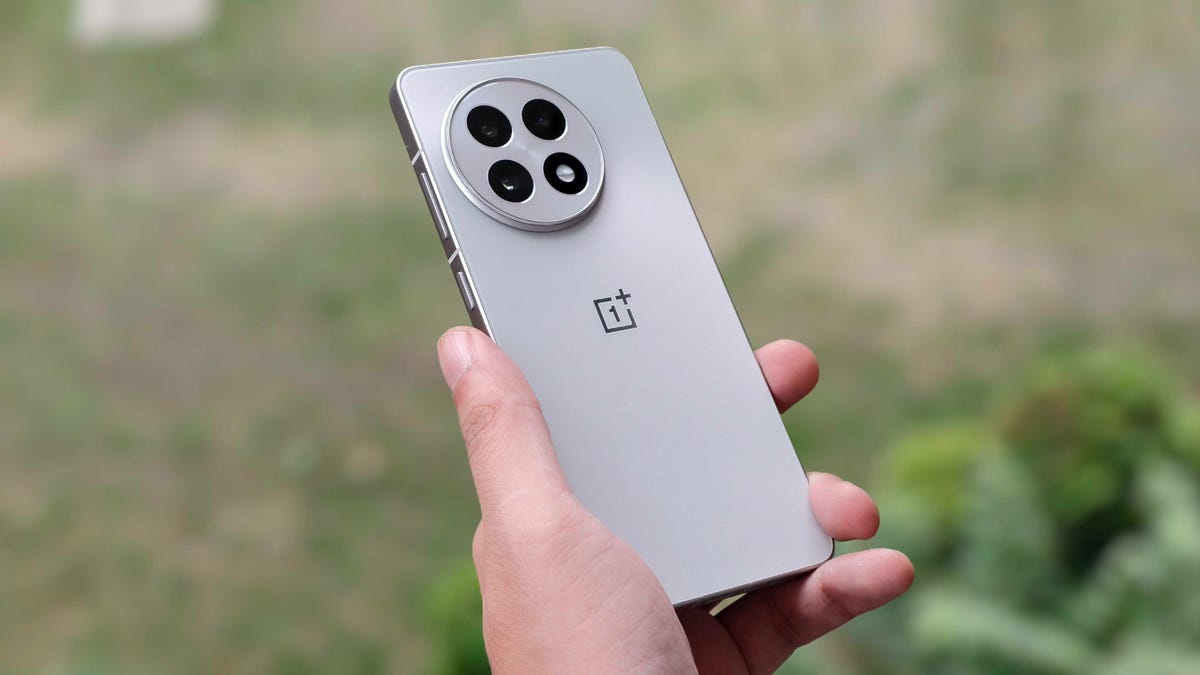 this-midrange-oneplus-phone-outperforms-pricier-models-–-and-it’s-on-sale-at-best-buy