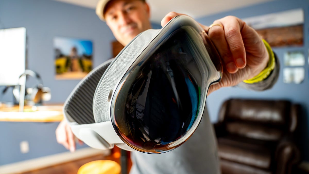 apple-could-launch-3-new-m5-powered-devices-this-week,-including-a-vision-pro-successor