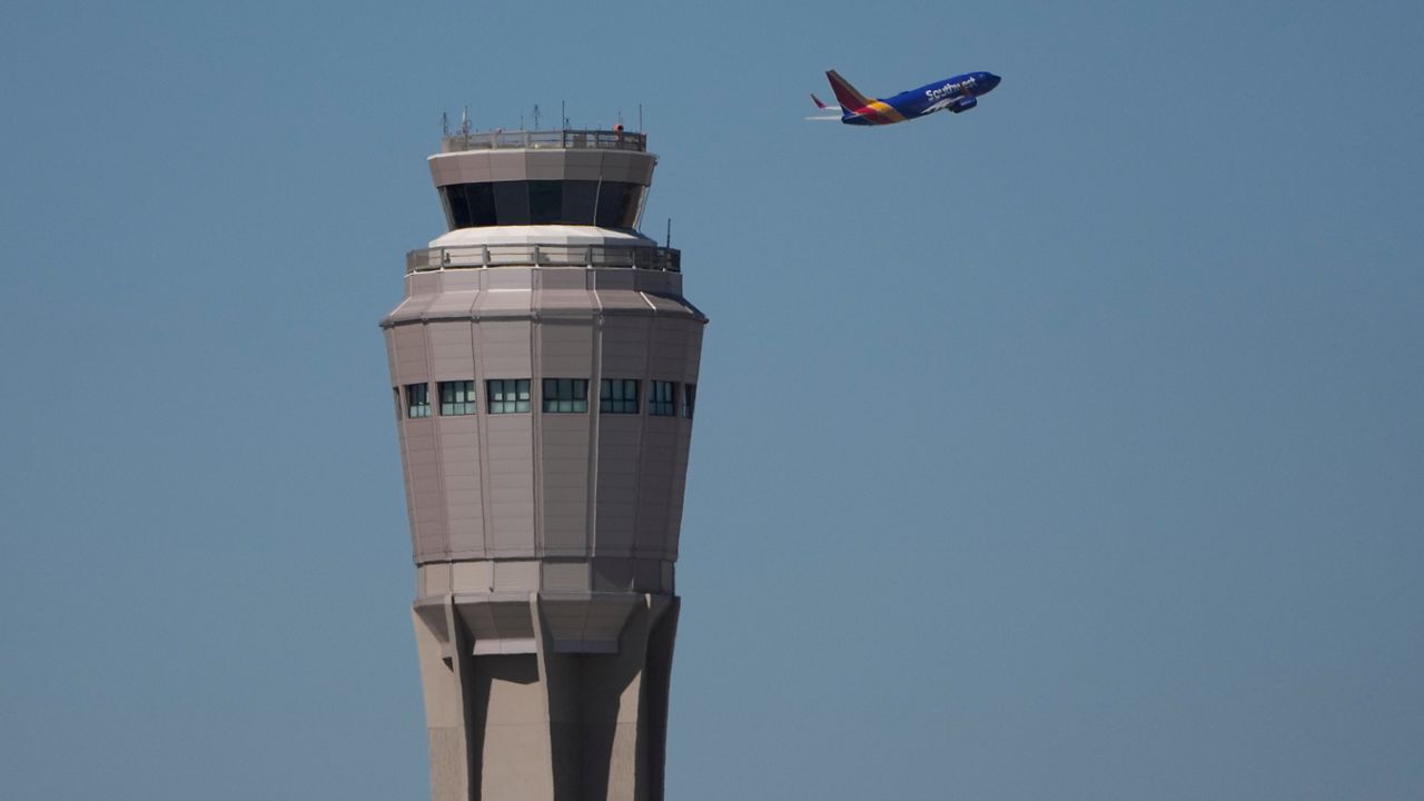 air-traffic-controllers-warn-passengers-about-dangers-of-shutdown