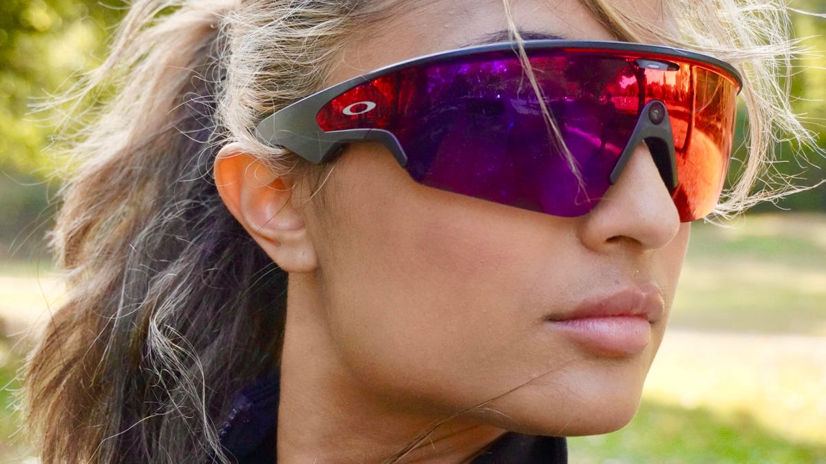 i-wore-the-oakley-meta-vanguard-on-a-5-mile-walk-–-here’s-who-should-(and-who-shouldn’t)-buy-them